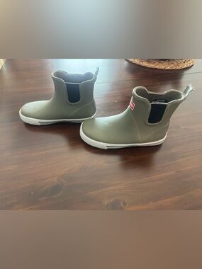 Like New! Kids Olive Chelsea-Style Waterproof Rain Boots. Size 30= 12/12.5 size